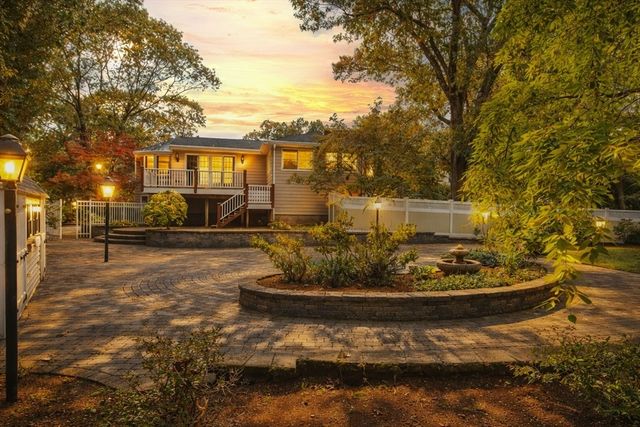8 Phinney Rd, Lexington, MA 02421