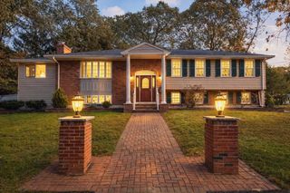 8 Phinney Rd, Lexington, MA 02421