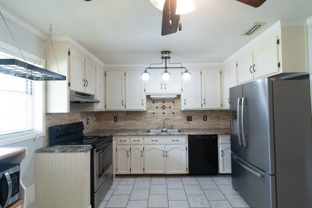 413 Springdale Dr., Enterprise, AL 36330