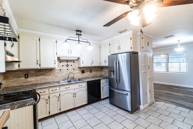 413 Springdale Dr., Enterprise, AL 36330