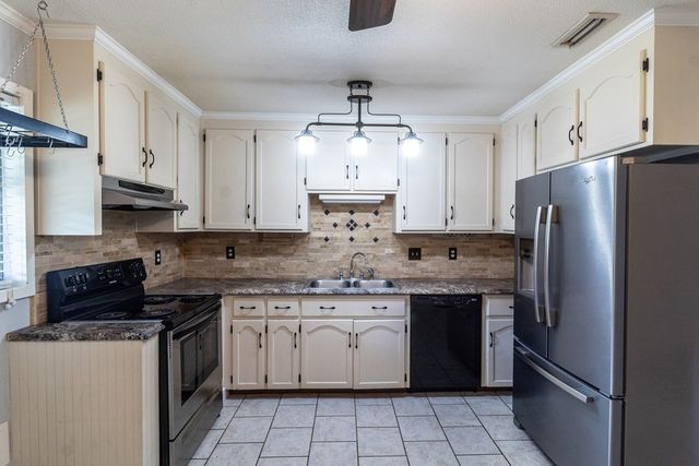 413 Springdale Dr., Enterprise, AL 36330