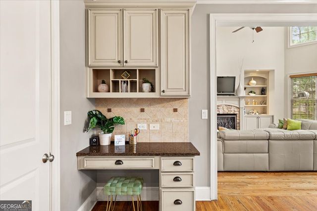 810 Forest Crossing Drive SW, Atlanta, GA 30331