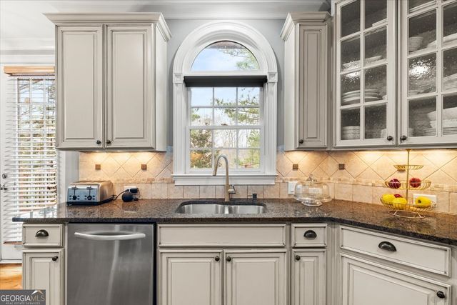 810 Forest Crossing Drive SW, Atlanta, GA 30331