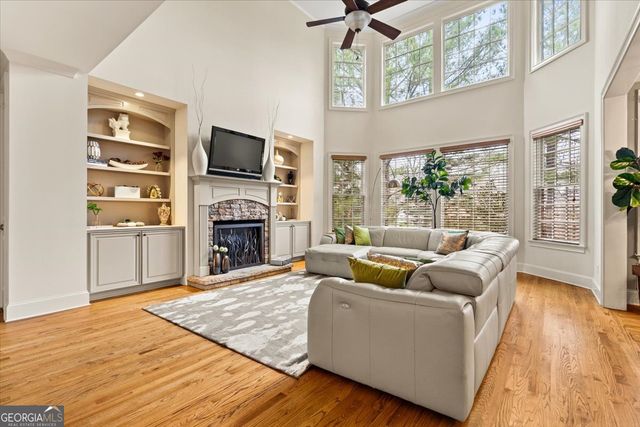 810 Forest Crossing Drive SW, Atlanta, GA 30331