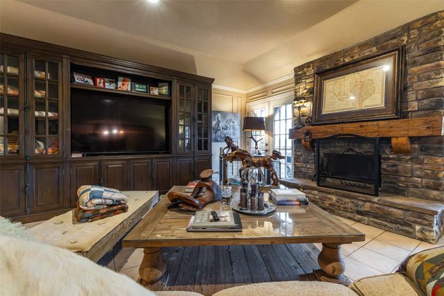 9940 Cole Road, Pilot Point, TX 76258