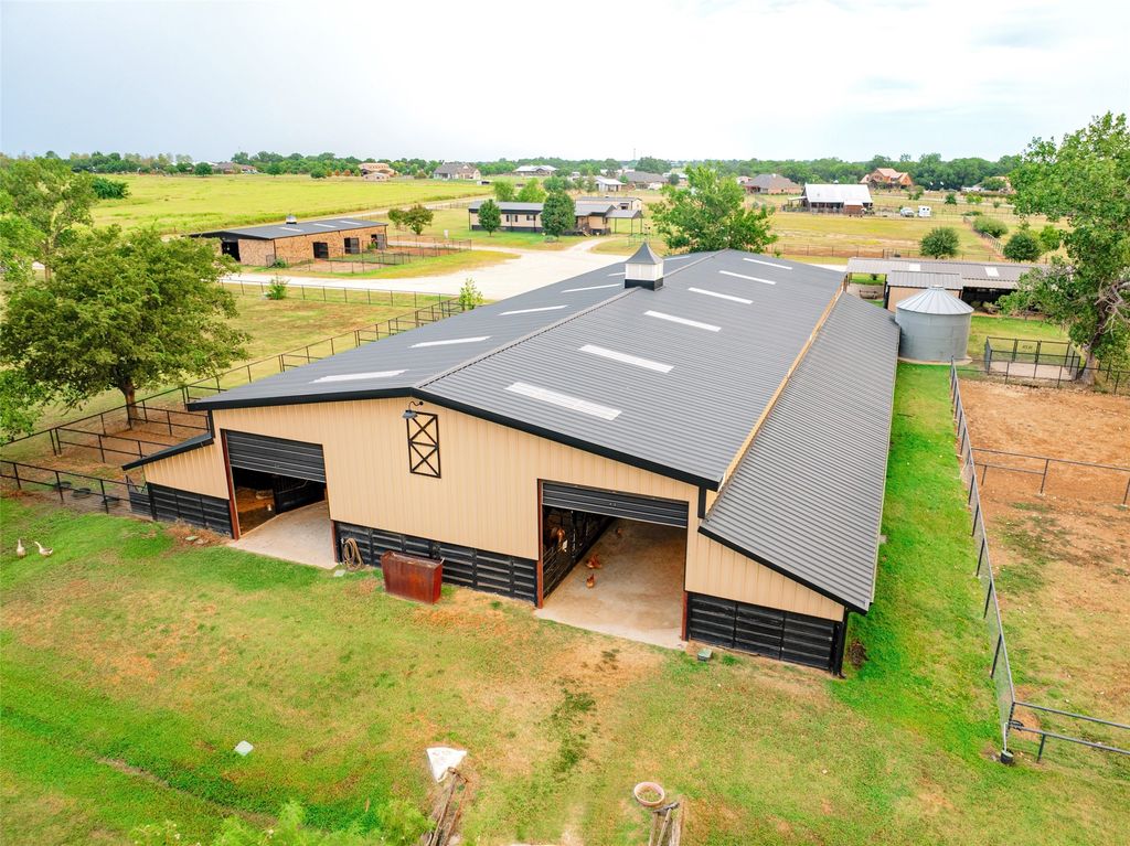 9940 Cole Road, Pilot Point, TX 76258