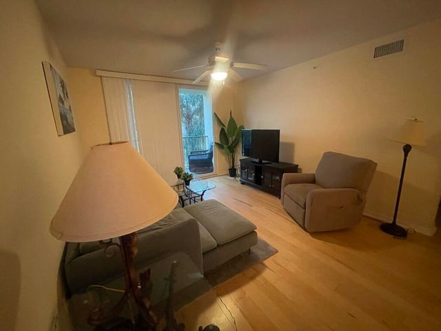712 VILLA Circle, Boynton Beach, FL 33435