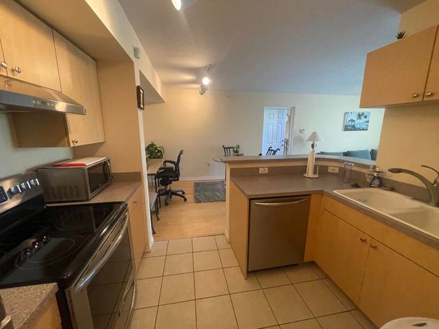 712 VILLA Circle, Boynton Beach, FL 33435