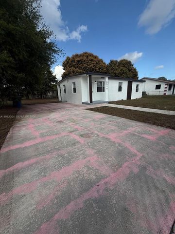 3515 NW 213th St, Miami Gardens, FL 33056