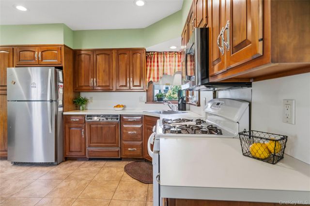 1032 N 6th Street, New Hyde Park, NY 11040