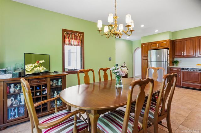 1032 N 6th Street, New Hyde Park, NY 11040