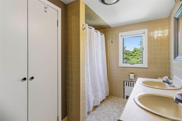 1032 N 6th Street, New Hyde Park, NY 11040