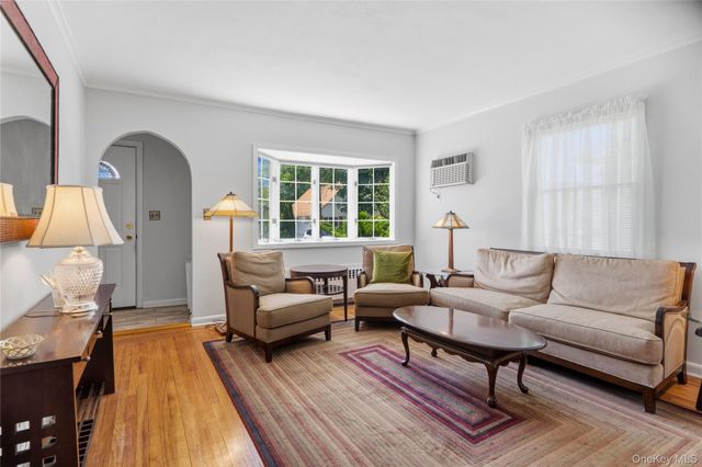 1032 N 6th Street, New Hyde Park, NY 11040
