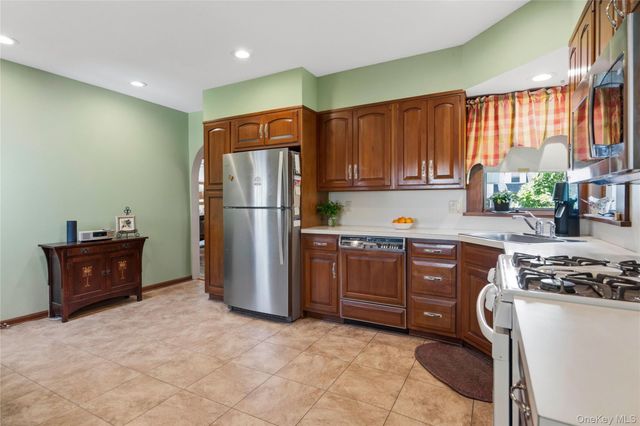 1032 N 6th Street, New Hyde Park, NY 11040