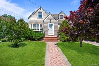 1032 N 6th Street, New Hyde Park, NY 11040