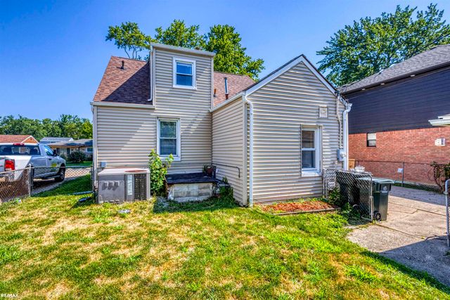 22012 Grand Lake Street, Saint Clair Shores, MI 48080