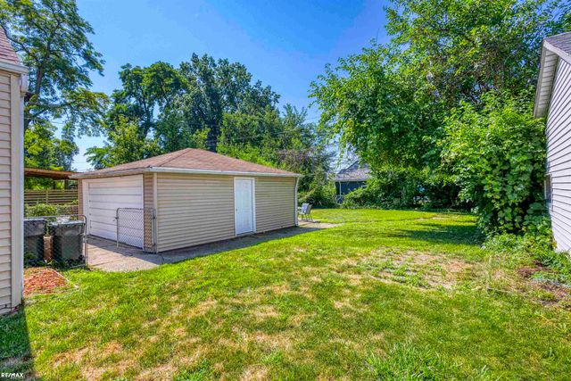 22012 Grand Lake Street, Saint Clair Shores, MI 48080