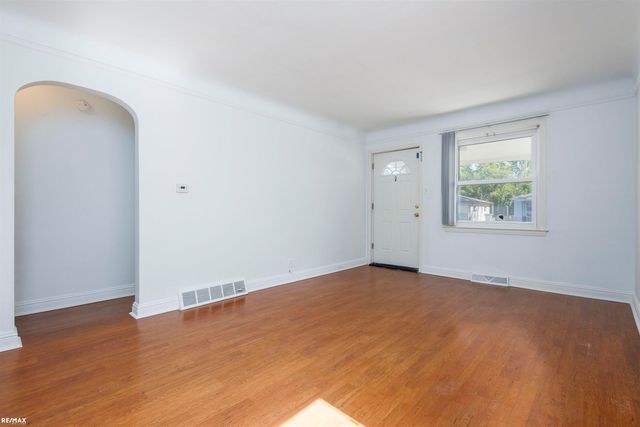 22012 Grand Lake Street, Saint Clair Shores, MI 48080