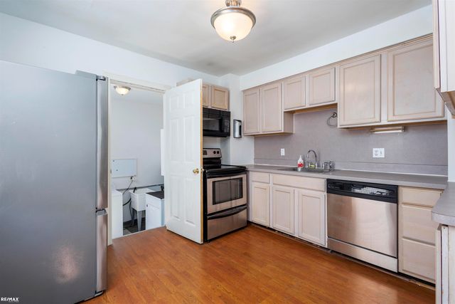 22012 Grand Lake Street, Saint Clair Shores, MI 48080