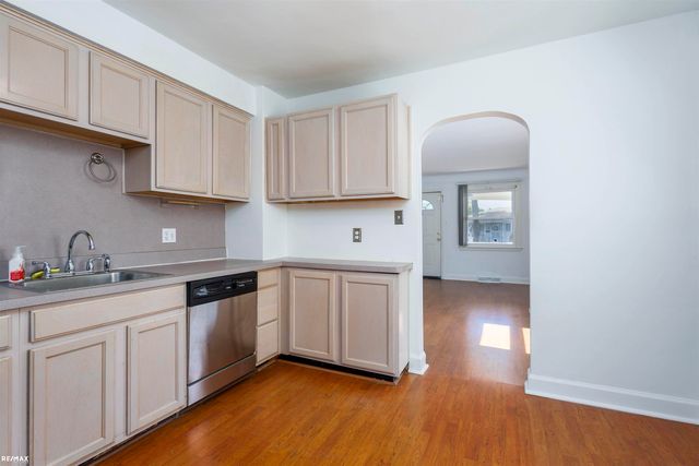 22012 Grand Lake Street, Saint Clair Shores, MI 48080