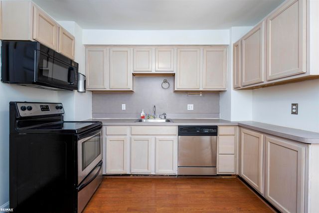 22012 Grand Lake Street, Saint Clair Shores, MI 48080