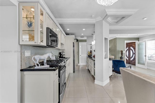 17932 NW 78th Ave, Hialeah, FL 33015