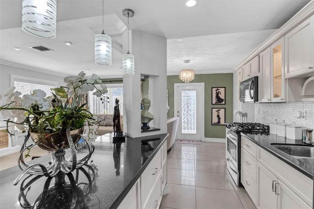 17932 NW 78th Ave, Hialeah, FL 33015