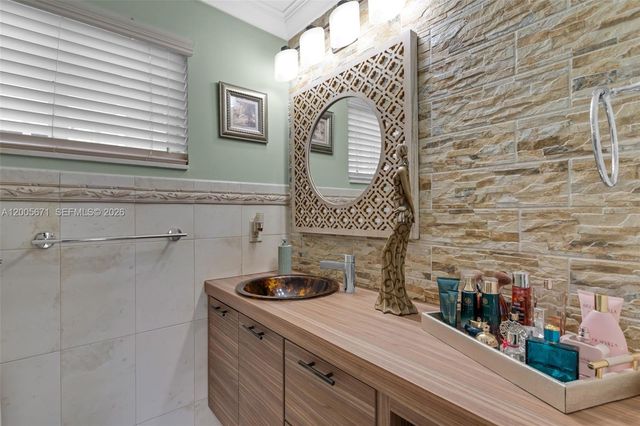 17932 NW 78th Ave, Hialeah, FL 33015