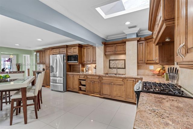 17932 NW 78th Ave, Hialeah, FL 33015