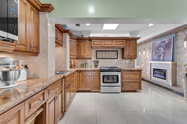 17932 NW 78th Ave, Hialeah, FL 33015