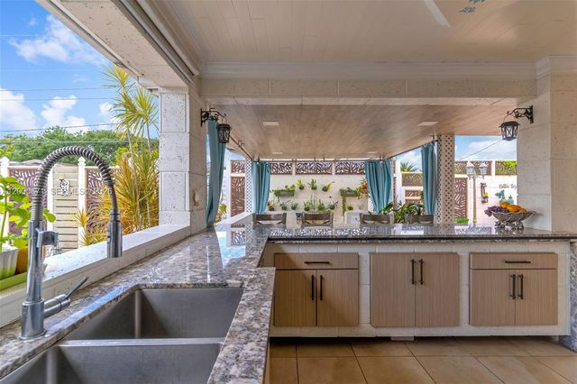 17932 NW 78th Ave, Hialeah, FL 33015