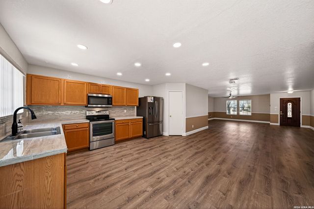413 HINGE FLS, Cibolo, TX 78108