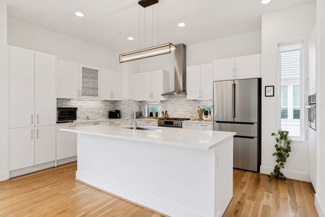 1952 Kearney Court, Dallas, TX 75204