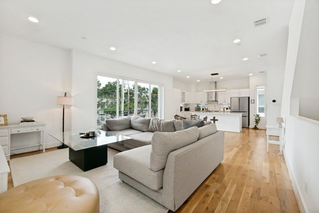 1952 Kearney Court, Dallas, TX 75204