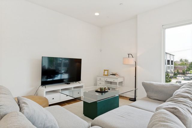 1952 Kearney Court, Dallas, TX 75204
