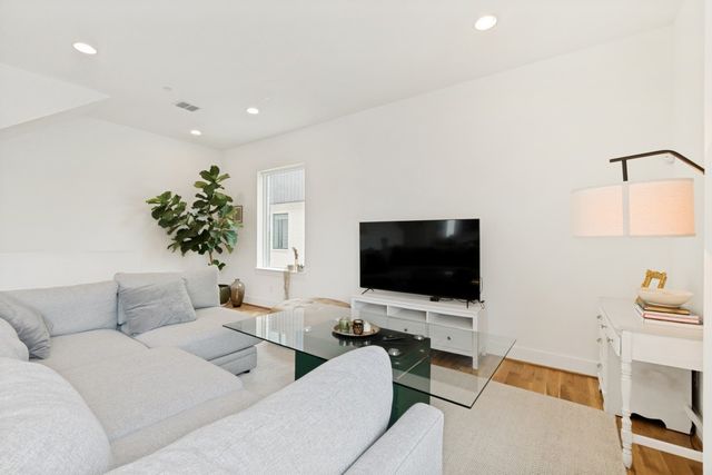 1952 Kearney Court, Dallas, TX 75204