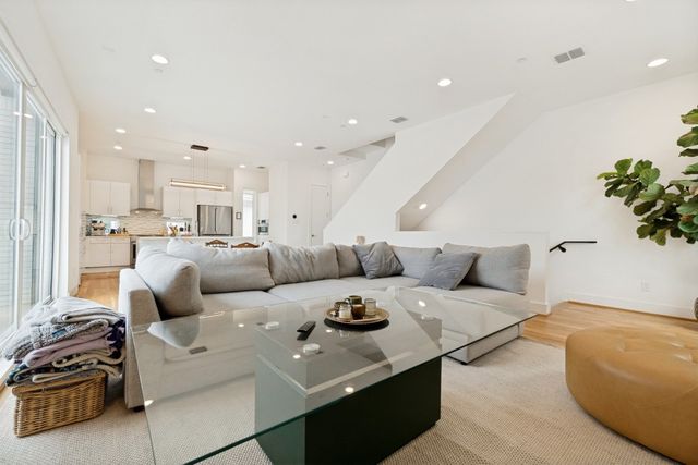 1952 Kearney Court, Dallas, TX 75204