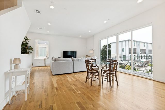 1952 Kearney Court, Dallas, TX 75204