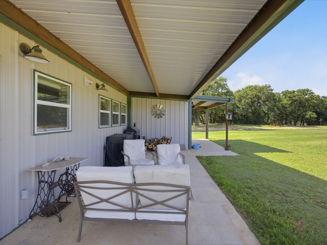 209 County Road 2696, Alvord, TX 76225
