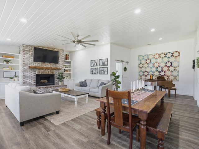 209 County Road 2696, Alvord, TX 76225