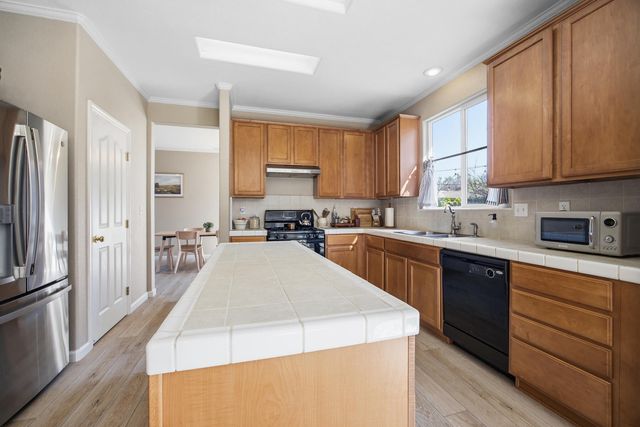 1242 N Julieann Street, Visalia, CA 93291