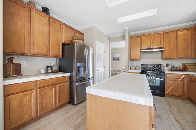 1242 N Julieann Street, Visalia, CA 93291