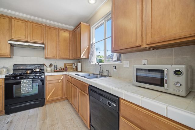 1242 N Julieann Street, Visalia, CA 93291