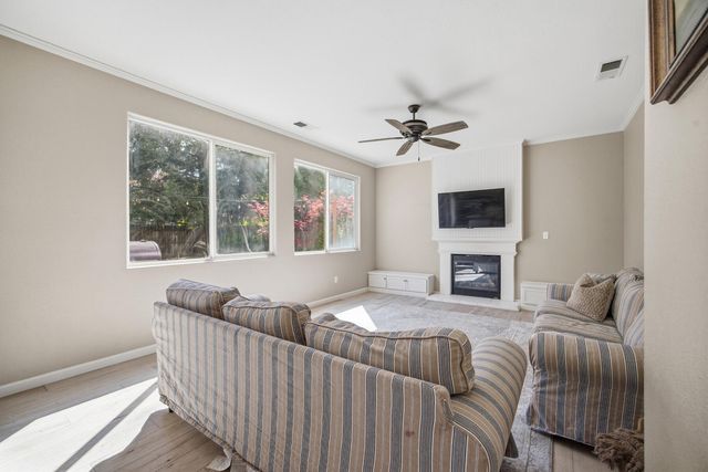 1242 N Julieann Street, Visalia, CA 93291