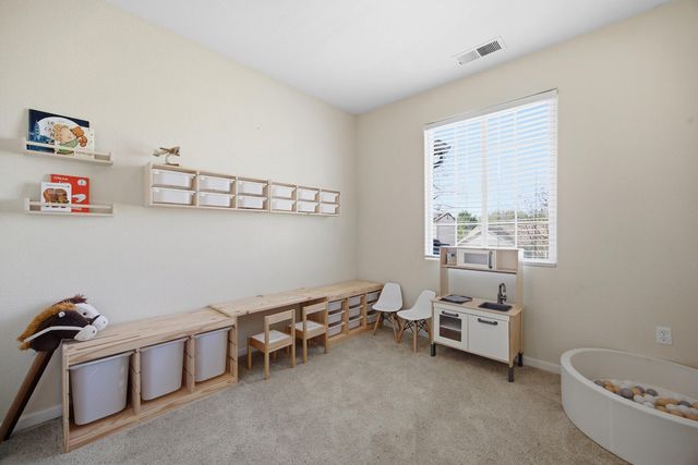 1242 N Julieann Street, Visalia, CA 93291