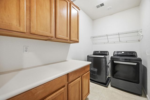 1242 N Julieann Street, Visalia, CA 93291