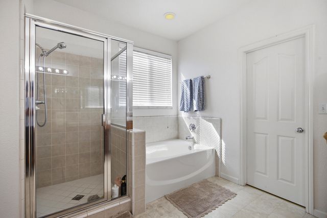 1242 N Julieann Street, Visalia, CA 93291