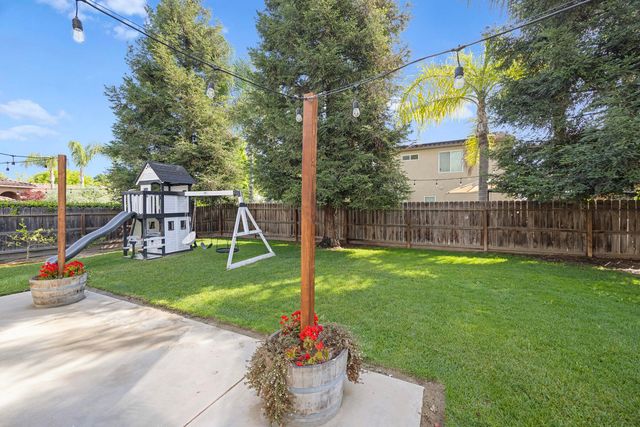 1242 N Julieann Street, Visalia, CA 93291