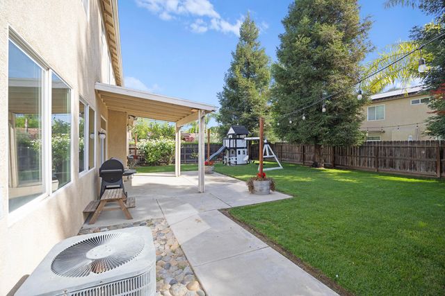 1242 N Julieann Street, Visalia, CA 93291