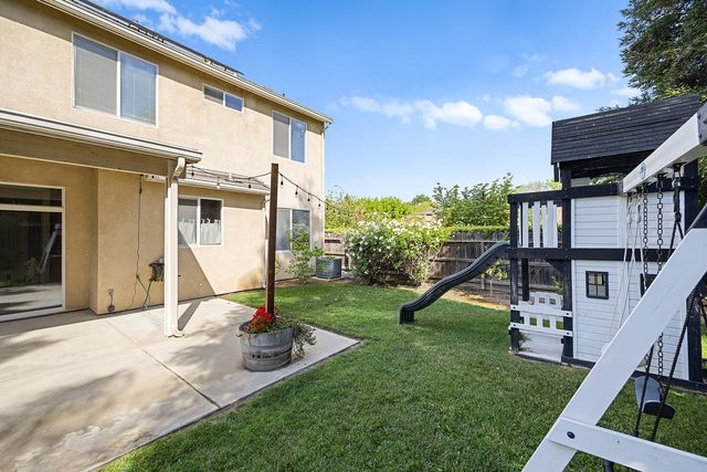 1242 N Julieann Street, Visalia, CA 93291